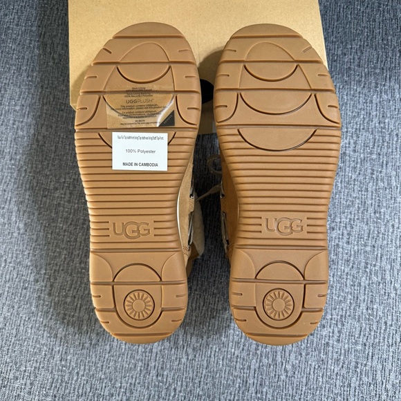 UGG Women’s Lakesider Heritage Lace Waterproof Booties. - Picture 14 of 16